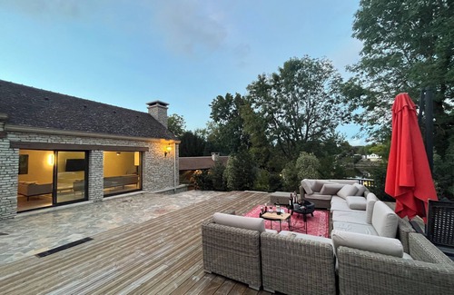 Medan Villa | Elegant villa on the banks of the Seine