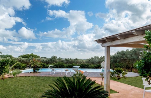 Castelvetrano Villa | Elegant Villa with private garden and infinity pool