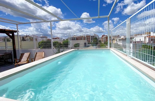 Nervion House | Elegant villa with Private Pool in Nervión close to metro, perfect for groups