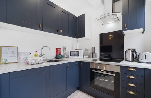 Castleford House | Elegant Yorkshire Abode - Great Location - Sleeps 19