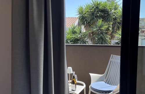 Picanello-Ognina-Barriera-Canalicchio Apartment | Elegante Appartamento in Un'oasi Verde a Catania