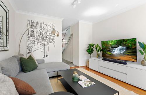 Chippendale Apartment | Elegantly Modern 2-Bed In The Heart of Chippendale