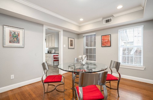 South Central Houston House | Elegantly Renovated Historic Colonial Home Texas Medical Center/Museum District