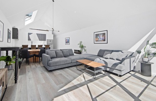 Fitzroy House | Elegantly Spacious 4-Bed Terrace House