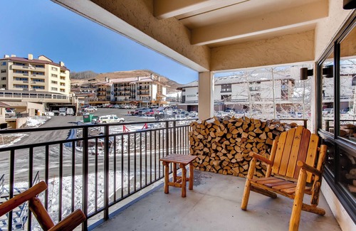 Crested Butte Condo | Elegantly Styled Plaza Condo - No Cleaning Fee! by RedAwning