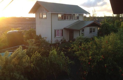 Pahoa House | ELEMENTAL LAVA LOFT with Volcano Views