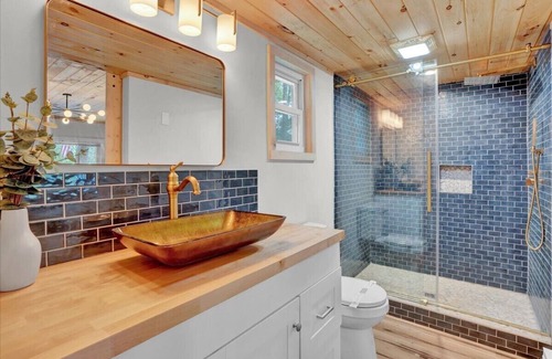 Canadensis Hotel | Elements Pocono Modern | Firepits | Pet-Friendly