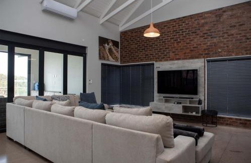 Bela-Bela House | Elements Sunrise Bush Lodge