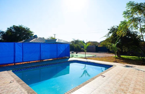 Victoria Falls House | Elephant's Crest Modern Cozy Home, Pool, Solar