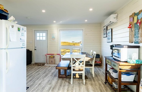 Darnley House | Eleuthera North - Steps to Thunder Cove Beach