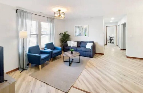 Roseland Apartment | Elevate Apartments at Notre Dame - Handicap Accessible Upscale 2BR in Notre Dame