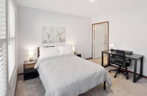 Roseland Apartment | Elevate Apartments at Notre Dame - Handicap Accessible Upscale 2BR in Notre Dame