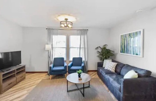 Roseland Apartment | Elevate Apartments at Notre Dame - Handicap Accessible Upscale 2BR in Notre Dame