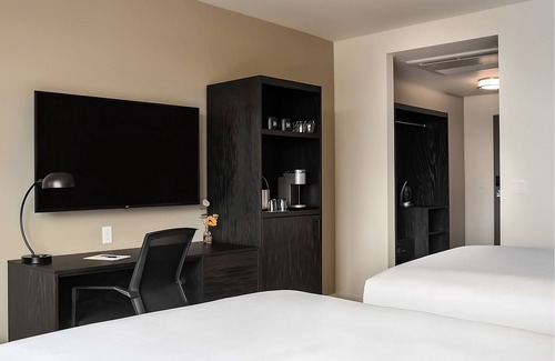 Central Area Hotel | Elevate Comfort in Oregon's Capital! 2 Relaxing Units, Pet-friendly Property!
