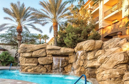 Enterprise Condo | Elevate Your Getaway in this Exclusive Condo with a Lazy River ~ Special Offer!
