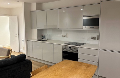 Birmingham Apartment | "Elevate Your Stay: Stunning 2-Bedroom Apartment with Breathtaking City Views!