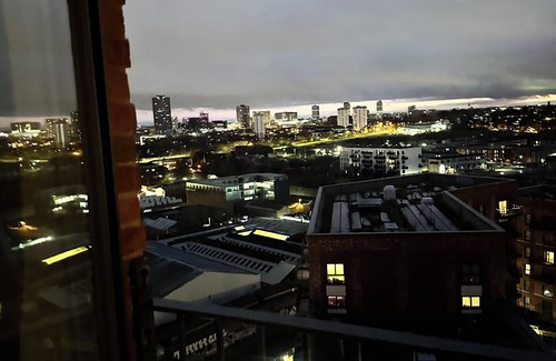 Birmingham Apartment | "Elevate Your Stay: Stunning 2-Bedroom Apartment with Breathtaking City Views!