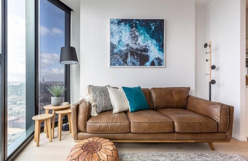 Southbank Apartment | Elevated City Lifestyle by Melbourne Square