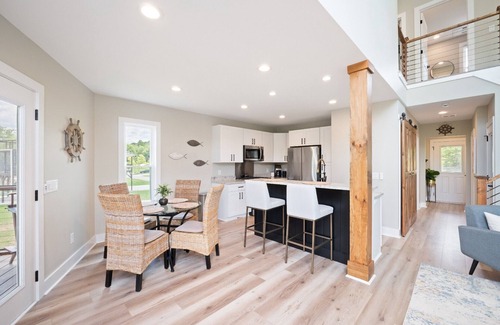 Rhodhiss Cottage | Elevated cottage on the Catawba River with lots of outdoor space!