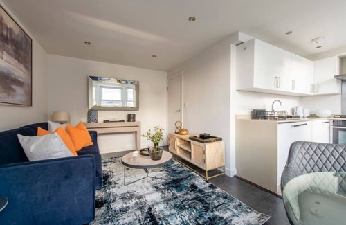 Lewisham Apartment | Elevated Elegance: 1BR 1BA Flat in Wellmeadow Rd