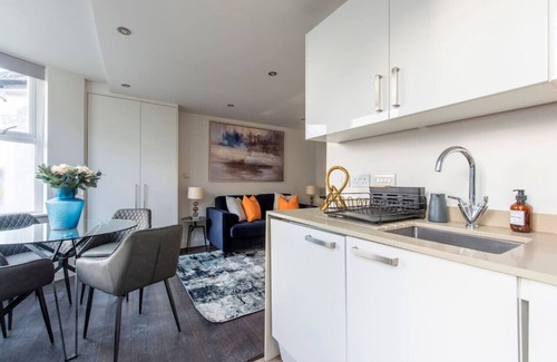 Lewisham Apartment | Elevated Elegance: 1BR 1BA Flat in Wellmeadow Rd