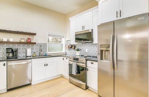 South Pensacola House | Eleven Eleven + 15 Min to Beach! + Pet Friendly