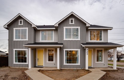 Caldwell House | Elgin Modern Maple Townhome 101