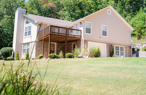 Russellville Apartment | Eli's Woodland Escape