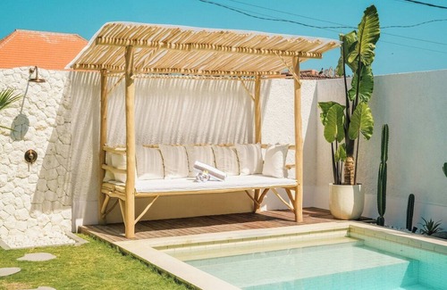 Batu Bolong House | "ELIA" - Luxurious 3BR w/Outdoor Cinema Canggu