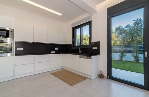 Akrotiri Villa | Elia Luxury Villa I | 3BR Retreat with Private Pool & Sea View