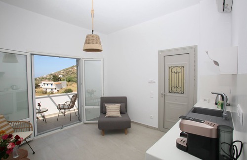 Kipri Apartment | Elia Privileged Suites offers luxurious facilities in Andros island in Greece.