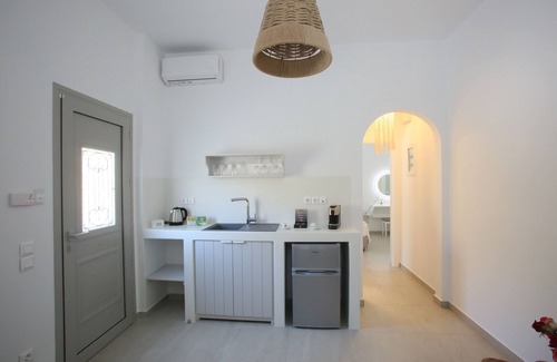 Kipri Apartment | Elia Privileged Suites offers luxurious facilities in Andros island in Greece.