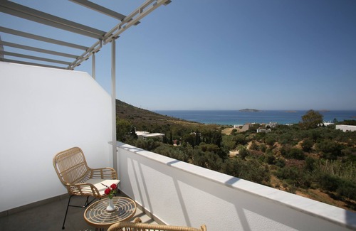 Kipri Apartment | Elia Privileged Suites offers luxurious facilities in Andros island in Greece.
