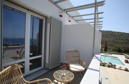 Kipri Apartment | Elia Privileged Suites offers luxurious facilities in Andros island in Greece.