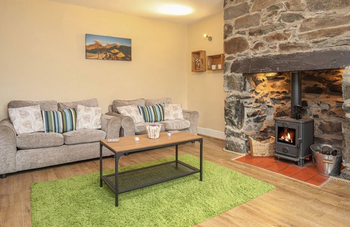 Gallt Y Foel Cottage | ELIDIR VIEW, pet friendly, with open fire in Llanberis