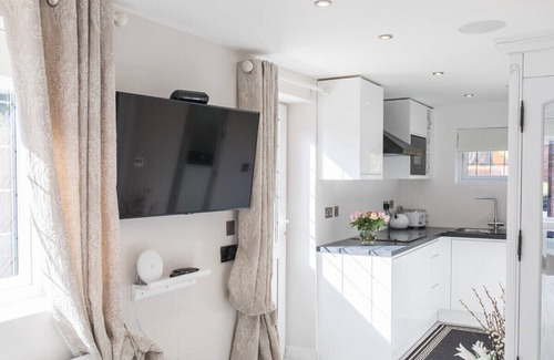 Bexley House | "Elimonn Bloom, comfort and luxury"