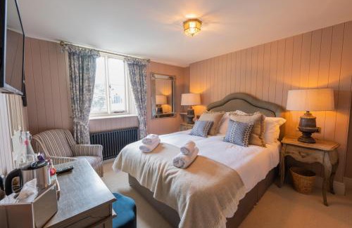 South Cerney Hotel | Eliot Arms