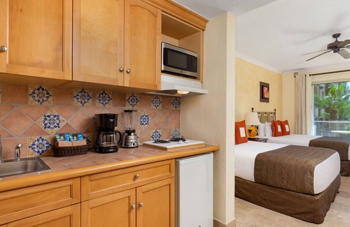 Los Cabos Hotel | ✩ Elite 6th-Floor Studio ✩ Balcony & Kitchenette ✩
