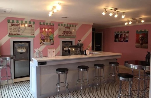 Regal Palms House | Elite end unit, sleeps 10, 2 min walk to pool, many extras. Close to Disney.