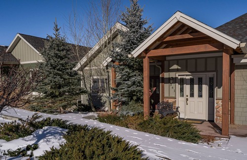 Estes Park House | Elite Property w/Million Dollar View + Hot Tub