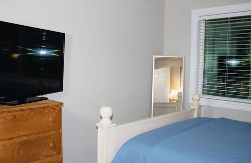 Pocket House | Elite Riverwalk Townhome w/ Sparkling Pool & Gym