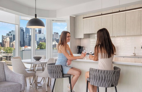 Hillhurst Apartment | Elite Urban Living: 3BR w/DT Views, AC & Parking