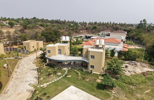 Kumbalgodu Hotel | ELIVAAS Urvi Suites