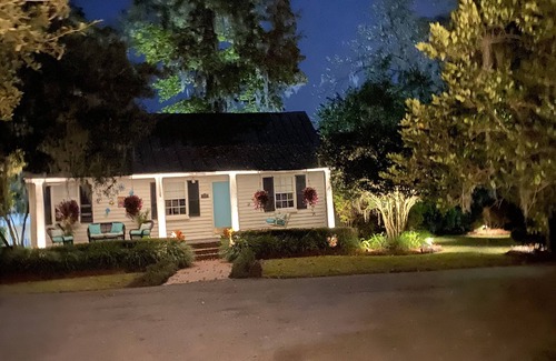 Summerville Historic District Cottage | Elizabeth Arden's former Estate, Coastal Style Cottage in Summerville