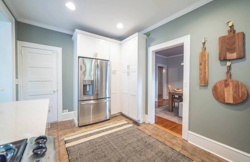 Chantilly House | Elizabeth Bungalow, Fenced Yard, Fireplaces, Grill