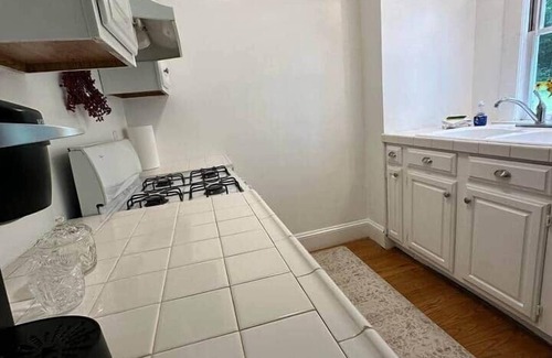 Mount Vernon House | Elizabeth Cottage