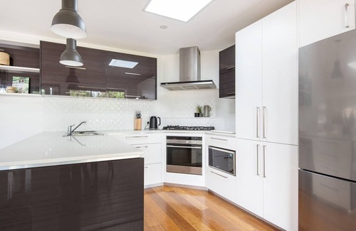 Capel Sound House | Elizabeth Lodge with Spa Walk to beach