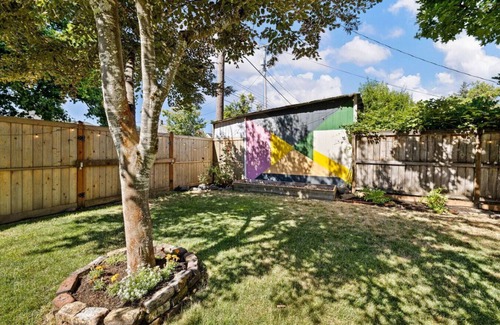 Springfield Apartment | Elizabeth Page House: Close to UO/Downtown Eugene