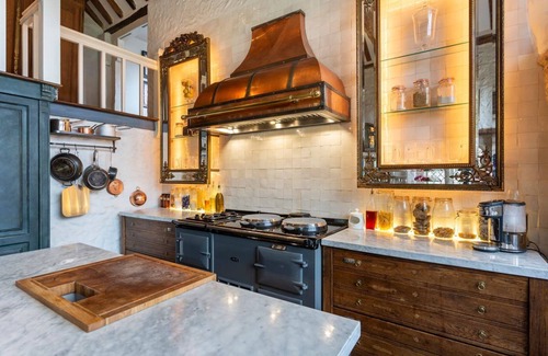 Pulborough Villa | Elizabethan Manor - Seven Bedroom Villa, Sleeps 14