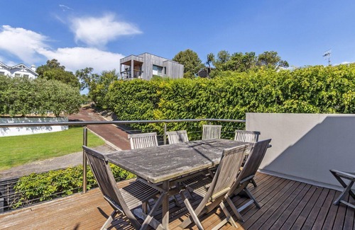 Port Fairy House | Elizas Townhouse - Just a stones throw to Port Fairy's town centre, and Moyne River at your doorstep